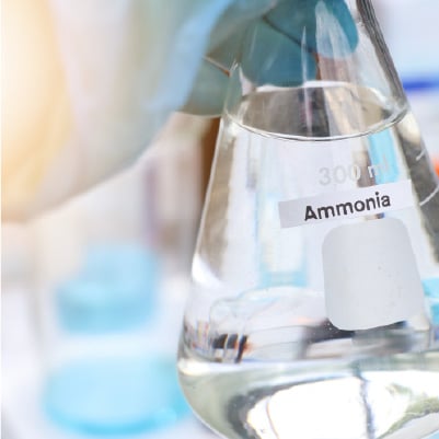 Contenitori industriali con soda caustica per il trattamento delle acque